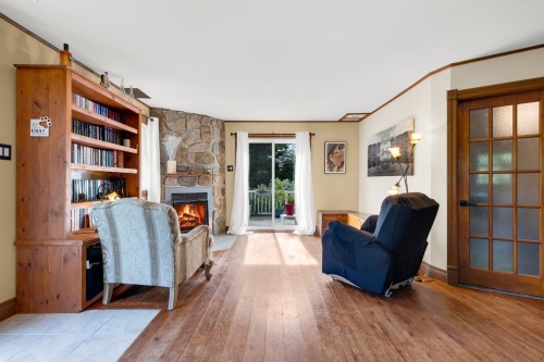 Salle familiale - 4 Ch. Raymond, Mille-Isles, QC - Indoor With Fireplace