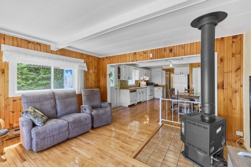Living Room - 80Z Ch. Du Lac-St-Louis E., Saint-Zénon, QC - Indoor Photo Showing Living Room
