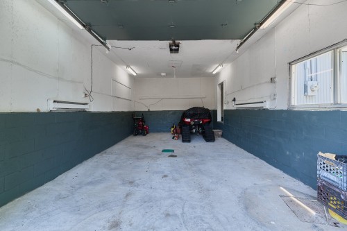 Garage - 80Z Ch. Du Lac-St-Louis E., Saint-Zénon, QC - Indoor Photo Showing Garage