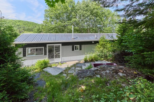 Back of Structure - 80Z Ch. Du Lac-St-Louis E., Saint-Zénon, QC - Outdoor