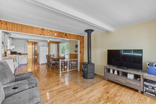 Living Room - 80Z Ch. Du Lac-St-Louis E., Saint-Zénon, QC - Indoor Photo Showing Living Room
