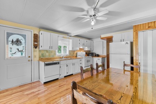 Kitchen - 80Z Ch. Du Lac-St-Louis E., Saint-Zénon, QC - Indoor Photo Showing Kitchen With Double Sink