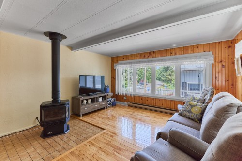 Living Room - 80Z Ch. Du Lac-St-Louis E., Saint-Zénon, QC - Indoor Photo Showing Living Room