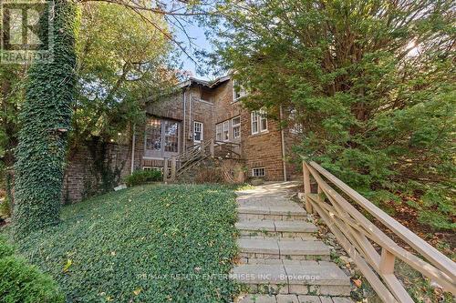 1520 Pinetree Crescent, Mississauga, ON - Outdoor