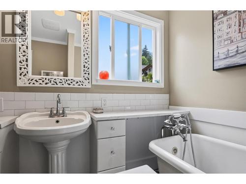 2149 Annable Road, Nelson, BC - Indoor Photo Showing Bathroom