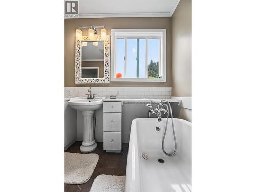 2149 Annable Road, Nelson, BC - Indoor Photo Showing Bathroom