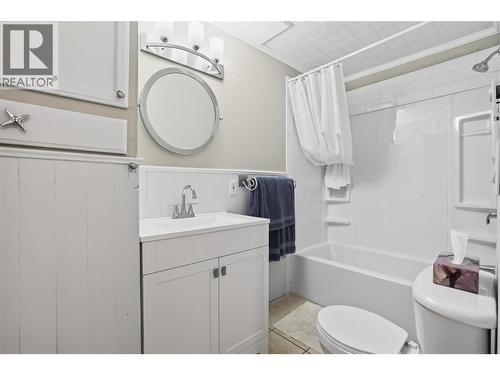 2149 Annable Road, Nelson, BC - Indoor Photo Showing Bathroom