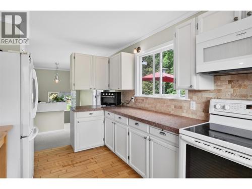2149 Annable Road, Nelson, BC - Indoor Photo Showing Kitchen