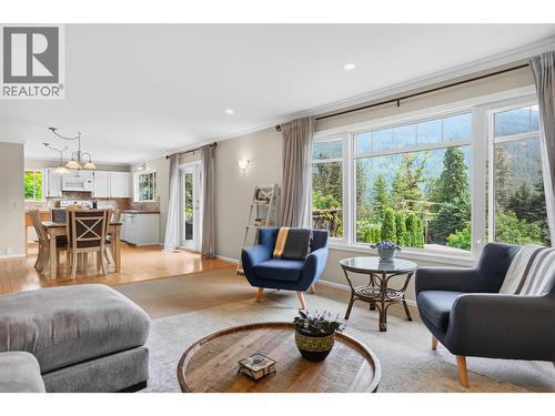 2149 Annable Road, Nelson, BC - Indoor Photo Showing Living Room
