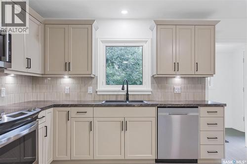 208 Edwards Street, Strasbourg, SK - Indoor Photo Showing Kitchen With Double Sink With Upgraded Kitchen
