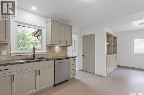 208 Edwards Street, Strasbourg, SK - Indoor Photo Showing Kitchen With Double Sink