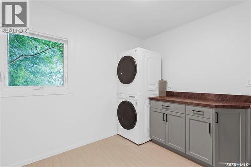 208 Edwards Street, Strasbourg, SK - Indoor Photo Showing Laundry Room