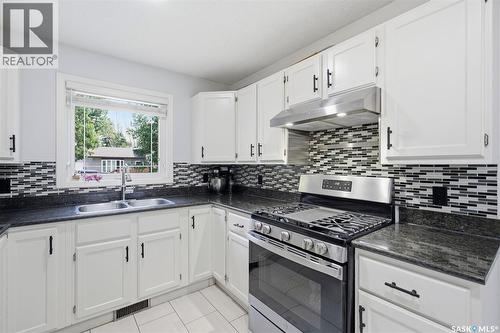 555 Nordstrum Road, Saskatoon, SK - Indoor Photo Showing Kitchen With Double Sink