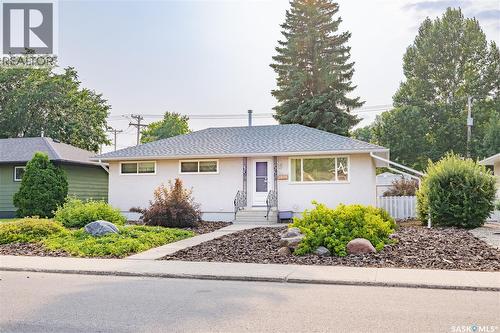2808 Clarence Avenue S, Saskatoon, SK - Outdoor