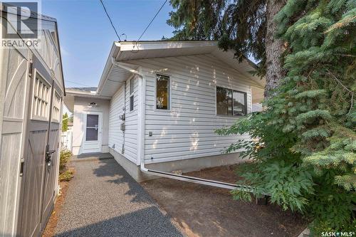 2808 Clarence Avenue S, Saskatoon, SK - Outdoor