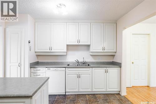 2808 Clarence Avenue S, Saskatoon, SK - Indoor Photo Showing Kitchen With Double Sink