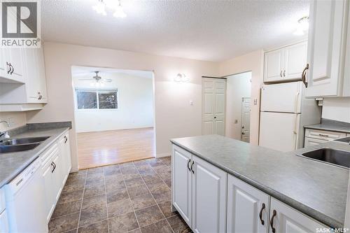 2808 Clarence Avenue S, Saskatoon, SK - Indoor Photo Showing Kitchen With Double Sink