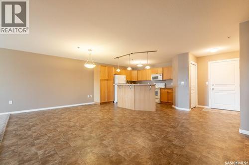 108 6345 Rochdale Boulevard, Regina, SK - Indoor Photo Showing Kitchen