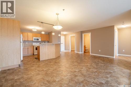108 6345 Rochdale Boulevard, Regina, SK - Indoor Photo Showing Kitchen