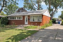 3660 ROXBOROUGH Windsor, ON N9E 3A2