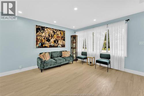 3660 Roxborough, Windsor, ON - Indoor Photo Showing Living Room
