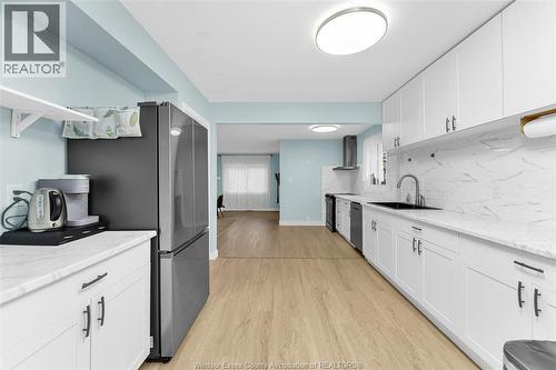 3660 Roxborough, Windsor, ON - Indoor Photo Showing Kitchen