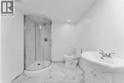 3660 Roxborough, Windsor, ON - Indoor Photo Showing Bathroom
