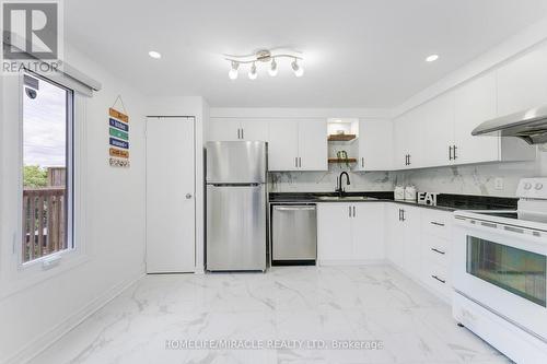76 Frobisher Court, Cambridge, ON - Indoor Photo Showing Kitchen