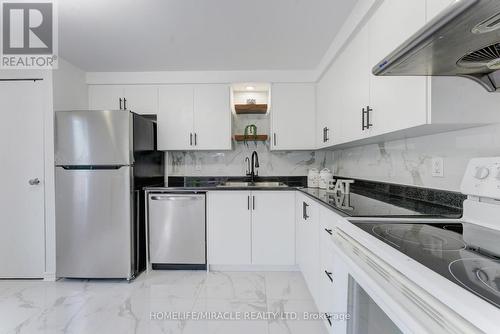 76 Frobisher Court, Cambridge, ON - Indoor Photo Showing Kitchen