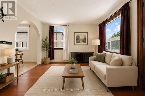 1819 Main Street E, Hamilton, ON - Indoor Photo Showing Living Room