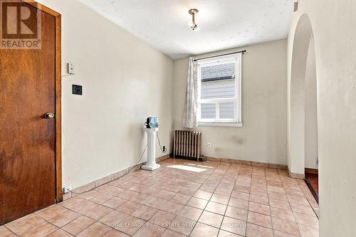 1819 Main Street E, Hamilton, ON - Indoor Photo Showing Other Room