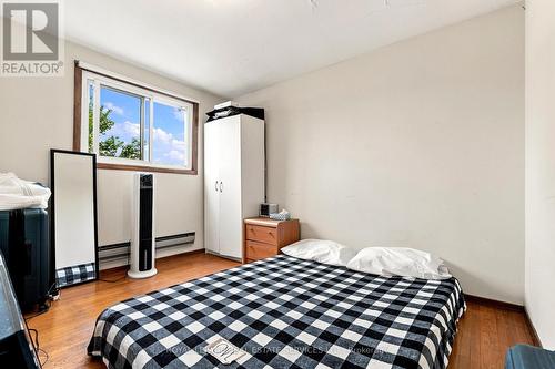 1819 Main Street E, Hamilton, ON - Indoor Photo Showing Bedroom