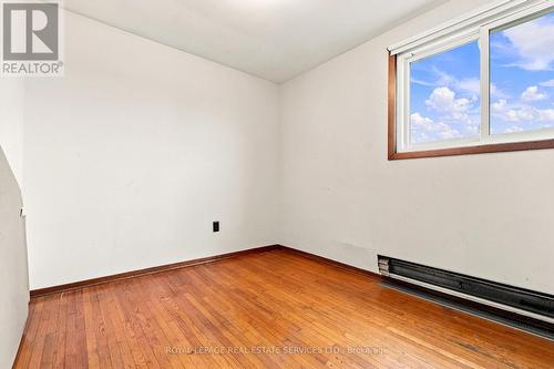 1819 Main Street E, Hamilton, ON - Indoor Photo Showing Other Room
