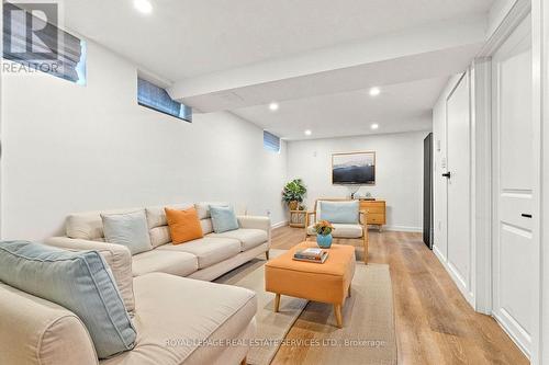 1819 Main Street E, Hamilton, ON - Indoor Photo Showing Living Room
