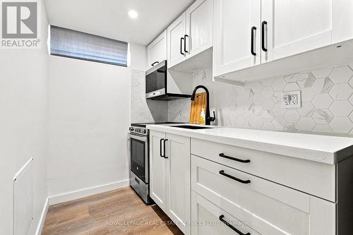 1819 Main Street E, Hamilton, ON - Indoor Photo Showing Kitchen With Upgraded Kitchen