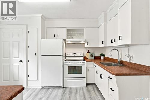 1607 Alexandra Avenue, Saskatoon, SK - Indoor Photo Showing Kitchen