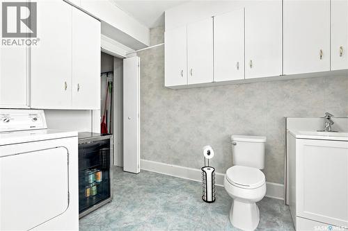 1607 Alexandra Avenue, Saskatoon, SK - Indoor Photo Showing Laundry Room
