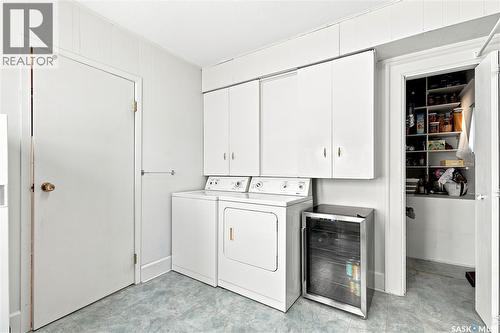1607 Alexandra Avenue, Saskatoon, SK - Indoor Photo Showing Laundry Room