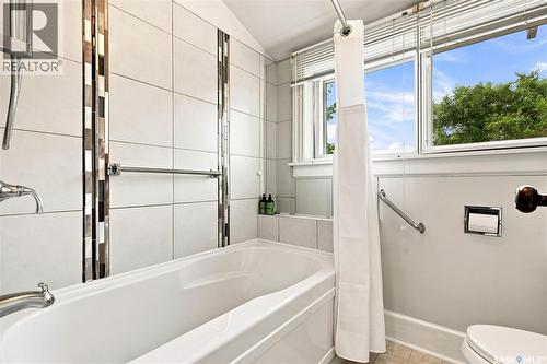1607 Alexandra Avenue, Saskatoon, SK - Indoor Photo Showing Bathroom