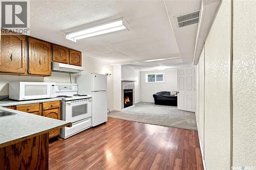 1607 Alexandra Avenue, Saskatoon, SK - Indoor Photo Showing Kitchen