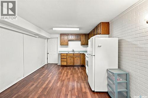 1607 Alexandra Avenue, Saskatoon, SK - Indoor Photo Showing Kitchen With Double Sink