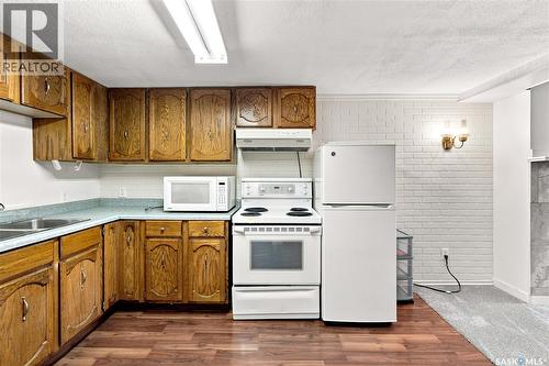 1607 Alexandra Avenue, Saskatoon, SK - Indoor Photo Showing Kitchen