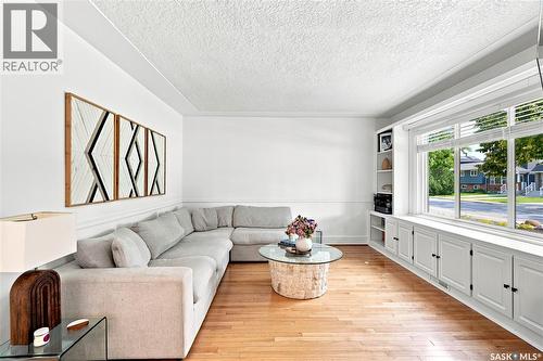 1607 Alexandra Avenue, Saskatoon, SK - Indoor Photo Showing Living Room
