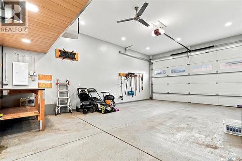 659 Secord Bend, Saskatoon, SK - Indoor Photo Showing Garage
