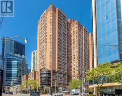 1914 - 633 BAY STREET Toronto, ON M5G 2G4