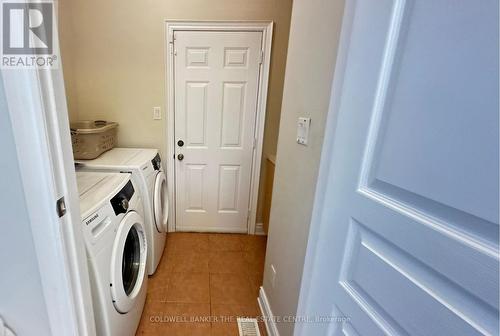 64 - 85 Stonecliffe Crescent, Aurora, ON - Indoor Photo Showing Laundry Room
