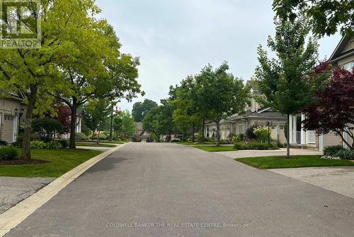 64 - 85 Stonecliffe Crescent, Aurora, ON - Outdoor
