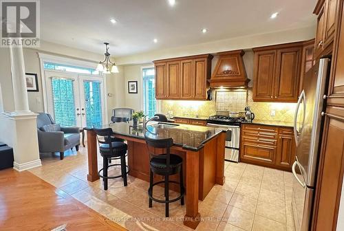 64 - 85 Stonecliffe Crescent, Aurora, ON - Indoor Photo Showing Kitchen