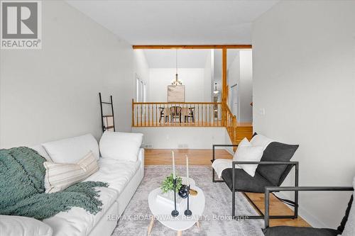 1219 Notting Hill Avenue, Ottawa, ON - Indoor Photo Showing Living Room