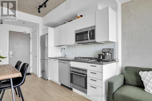 1204 - 203 Catherine Street, Ottawa, ON - Indoor Photo Showing Kitchen